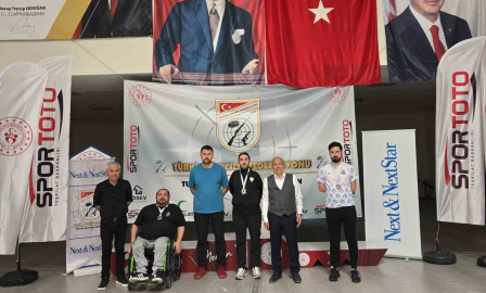 Manisalı Samet Akça’dan Türkiye Şampiyonası’nda madalya yağmuru