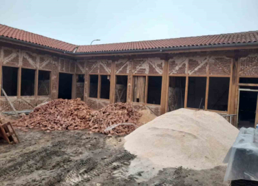 Tarihi Emet Hanı’nda restorasyon çalışmaları sürüyor