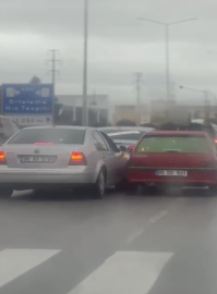 Çorum’da düğün konvoyu tehlike saçtı