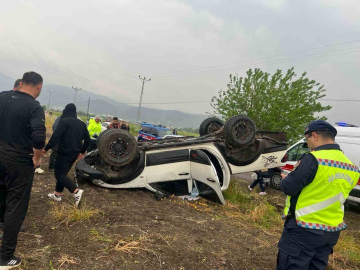 Osmaniye’de kontrolden çıkan otomobil tarlaya devrildi: 1 yaralı