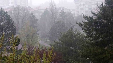 Sivas’ta gök gürültüsü ve kuvvetli yağış etkili oldu