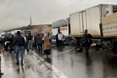 TAG Otoyolu’nda zincirleme trafik kazası: 1’i ağır 5 yaralı