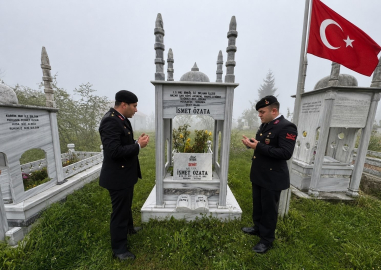 Jandarma şehit Özata kabri başında anıldı
