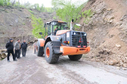 Kastamonu’da heyelan sebebiyle kapanan yol ulaşıma açıldı