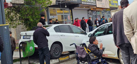 Muş’ta iki araç çarpıştı