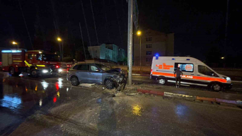 Karaman’da cip trafik levhasına çarptı: 1 yaralı