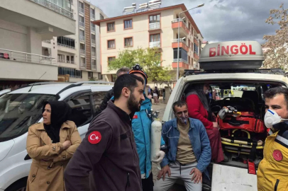 Bingöl’de dumanlar binayı sardı: 13 kişi dumandan etkilendi
