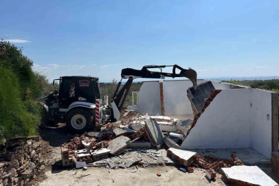 Çanakkale’de 15 kaçak yapı yıkıldı
