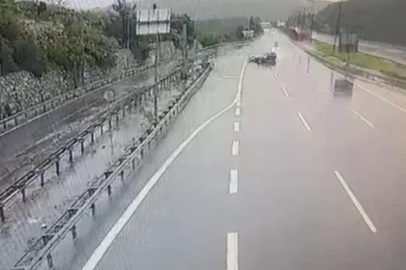 Otomobil bariyerlere ve araca çarptı
