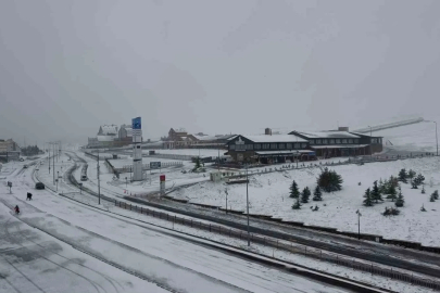 Mayıs karı Erciyes’i beyaza bürüdü
