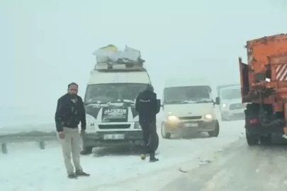 Palandöken Geçidi baharda da geçit vermedi, sürücülerin imdadına ekipler yetişti

