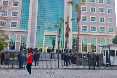 Antalya Büyükşehir Belediyesine yönelik rüşvet soruşturmasında 41 sanık yeniden hakim karşısında
