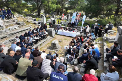 Söke’de tarihin kalbi Priene’de meclis toplantısı yapıldı
