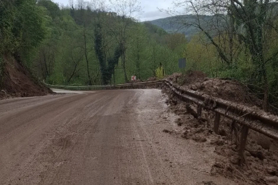 Ordu’da heyelan nedeniyle kapanan yol ulaşıma açıldı
