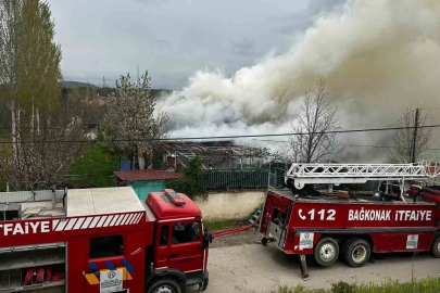 Isparta’da iki katlı ev, çıkan yangında zarar gördü
