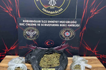 İzmir’de motosikletle uyuşturucu sevkiyatı yapan 3 şüpheli kovalamaca sonucu yakalandı
