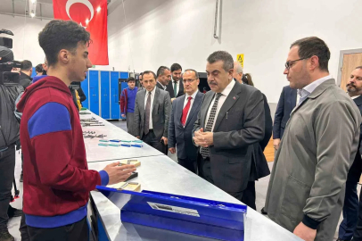 Bakan Tekin: "Ortaokullardan itibaren çocuklarımızın yeteneklerine göre ortaöğretim kurumu tercih edebilecekleri bir mekanizma oluşturduk"
