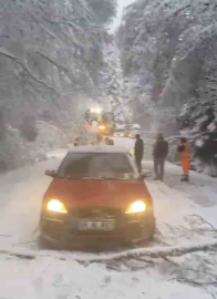Bolu-Kıbrıscık yolunda mayıs ayında kar esareti