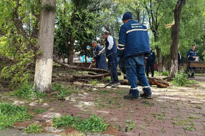 Gaziantep’te fırtına sonrası yaralar sarılıyor
