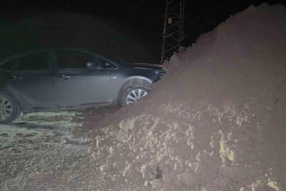 Önlem alınmadan yola dökülen toprak yığını gece karanlığında kazaya neden oldu
