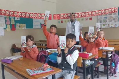 Sağlık ekipleri okul okul gezip hijyeni anlattı
