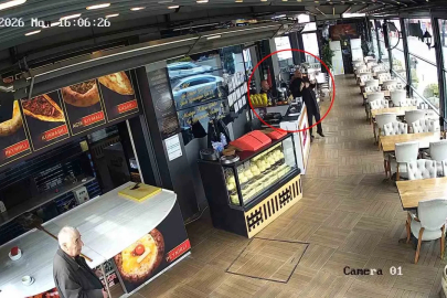 Pendik’te soluk borusuna ekmek kaçan müşteri heimlich manevrasıyla kurtarıldı
