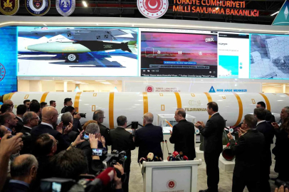 Türkiye’nin bugüne kadar ürettiği en büyük füzesi YILDIRIMHAN ilk kez sergilendi
