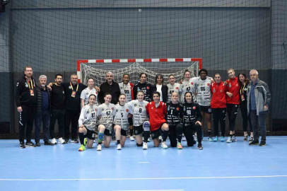 Bursa Büyükşehir Belediyespor şampiyonluğa koşuyor
