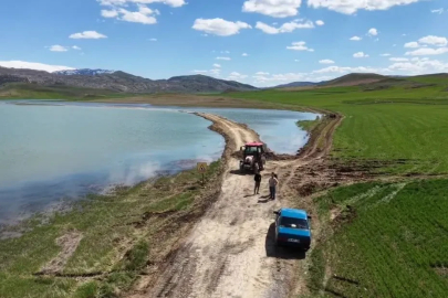 Tarım arazileri sular altında kaldı, 30 hane ile ulaşım kesildi
