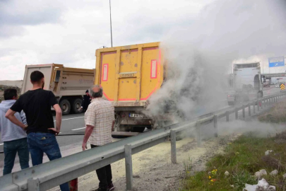 Kayseri’de tırın lastiklerinde çıkan yangın büyümeden söndürüldü
