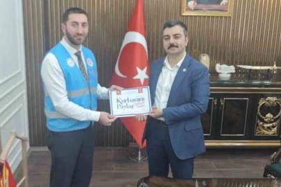 Dicle Kaymakamı Atış’tan Türkiye Diyanet Vakfına kurban bağışı
