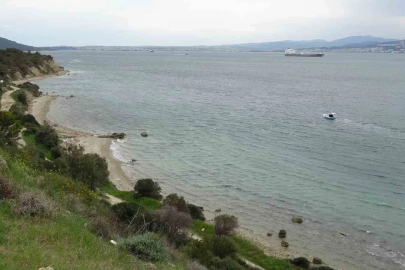 Çanakkale Boğazı’ndaki bombardımanın en net görüldüğü Baykuş iskelesi ve cephe hattı drone ile görüntülendi
