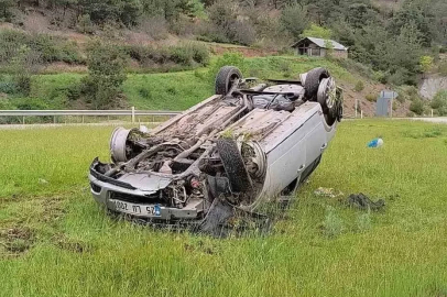 Tokat’ta lastiği patlayan otomobil takla attı: 5 yaralı
