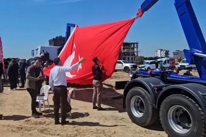 Temel atma töreninde bayrak hassasiyeti takdir topladı
