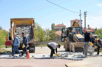Kırıkkale’de kilit parke ve asfalt çalışmaları sürüyor
