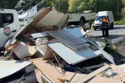 Sarıyer’de bariyerlere çarpan karavan paramparça oldu, sürücü hayatını kaybetti
