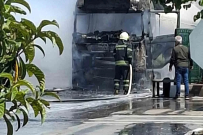 Akaryakıt istasyonunda alev alan tır kullanılamaz hale geldi
