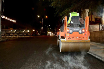 Siirt’te asfalt mesaisi gece de sürüyor
