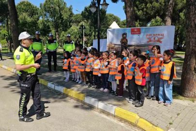 Müdürlerden öğrencilere trafik eğitimi

