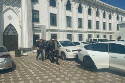 Evden dizüstü bilgisayar, valiz ve çanta çalan 3 şüpheli tutuklandı
