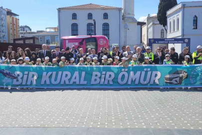 Minikler direksiyona geçti, vatandaşlar takla simülasyonunu deneyimledi
