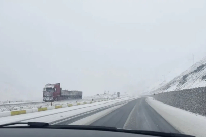 Erzincan’ın yüksek kesimlerinde kar yağışı etkili oldu
