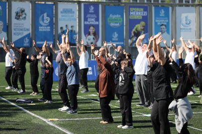 Bağcılar’da çocuklar ve yetişkinler zumba etkinliğinde bir araya geldi
