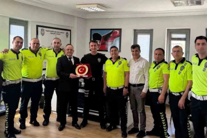 30 yıllık trafik polisinden duygulandıran veda
