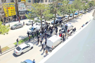 Tatvan’da motosiklet ile elektrikli bisiklet çarpıştı: 2 yaralı

