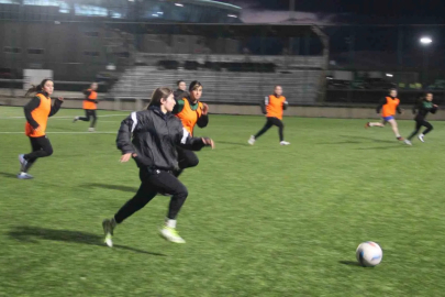 Erzurum’un ilk kadın futbol takımı, ilk profesyonel maçına çıkıyor
