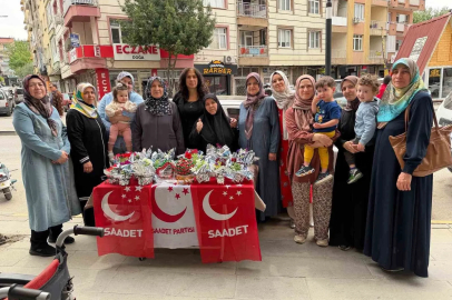 Saadet’in Anneler Günü buluşmasına yoğun ilgi
