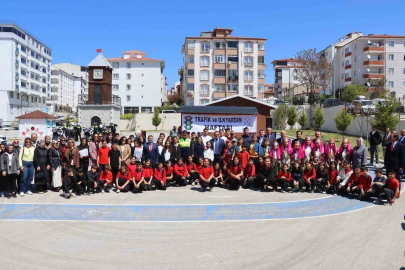 75 öğrenci trafik parkında kuralları uygulamalı öğrendi
