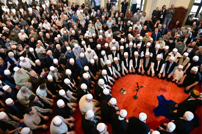 Emirsultan’da Erguvan Bayramı coşkusu
