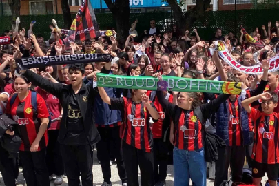 Ortaokul öğrencilerinden Eskişehirspor’a coşkulu destek
